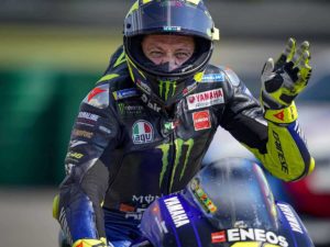Valentino Rossi to take 3 Yamaha crew members to petronas