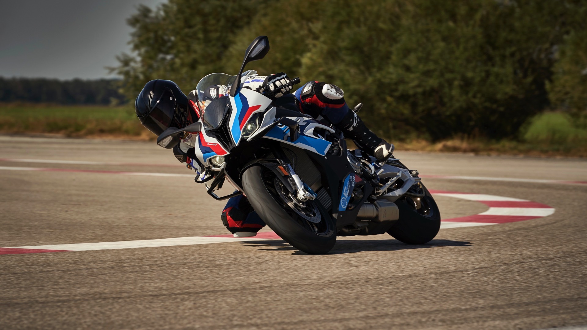 BMW unveils its new BMW M1000 RR superbike