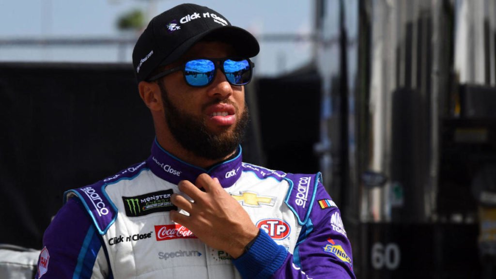 Lewis Hamilton gets invited by Bubba Wallace at Daytona 500