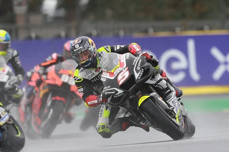 aprilias bradley smith during le mans fp1
