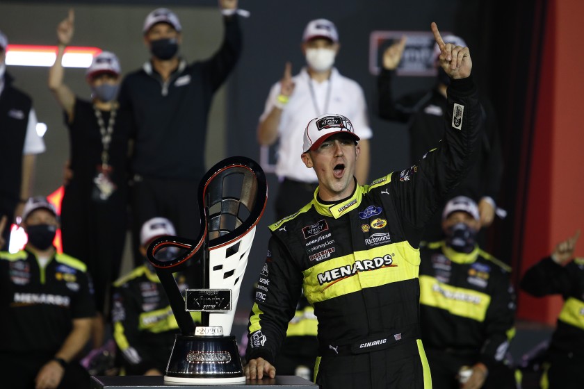 sheldon creed wins nascar truck race at phoenix as he takes the 2020 championship