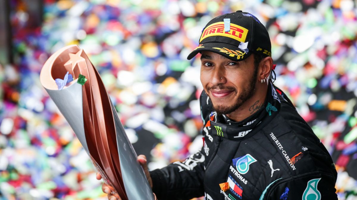 Lewis Hamilton to be knighted after being placed on Diplomatic and Overseas List