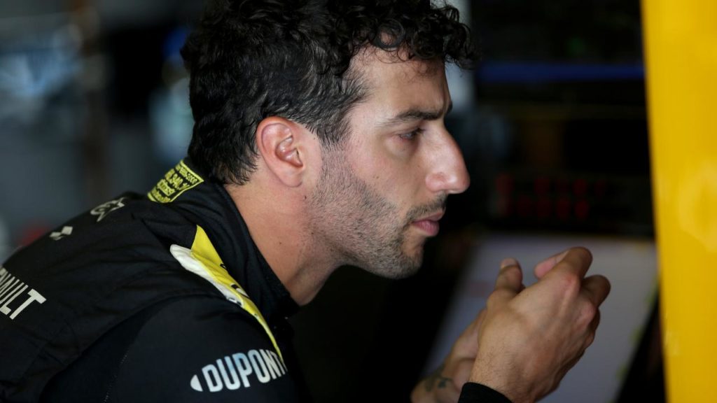 ricciardo sides with russel over the lewis hamilton and verstappen debate