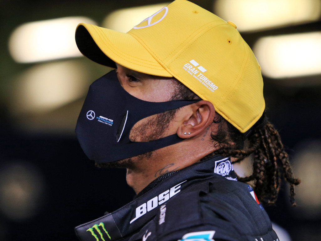 rossi leads 24 hours of daytona as kevin magnussen follows closely