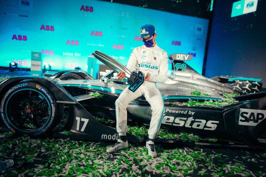 nyck de vries wins the diriyah formula e prix season opener
