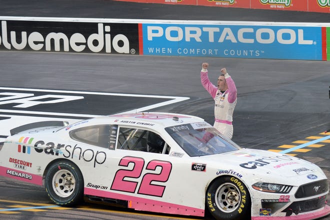 Austin Cindric wins Xfinity race at Phoenix Raceway