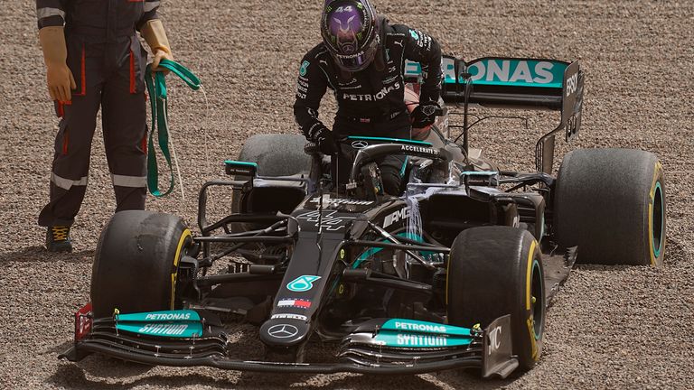 Bahrain test day II: Ricciardo fastest, Hamilton spins as Vettel experiences gearbox issues
