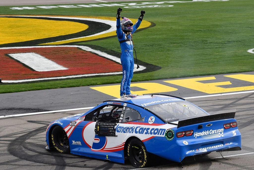 kyle larson wins nascup race at las vegas for the first time since suspension