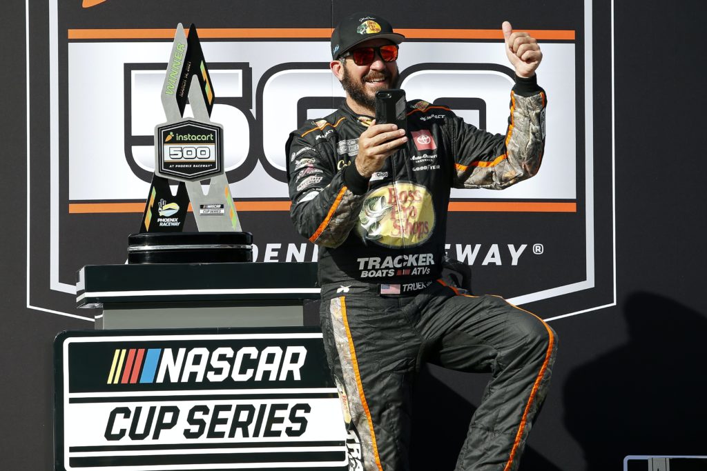 martin truex jr. wins cup race at phoenix speedway