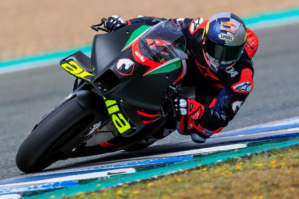dovizioso takes aprilia for a ride for the first time at jerez