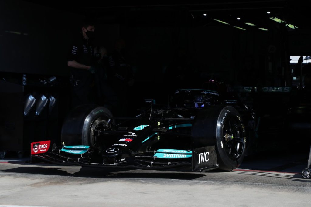 hamilton gets to test 18-inch pirellis for the first time at imola