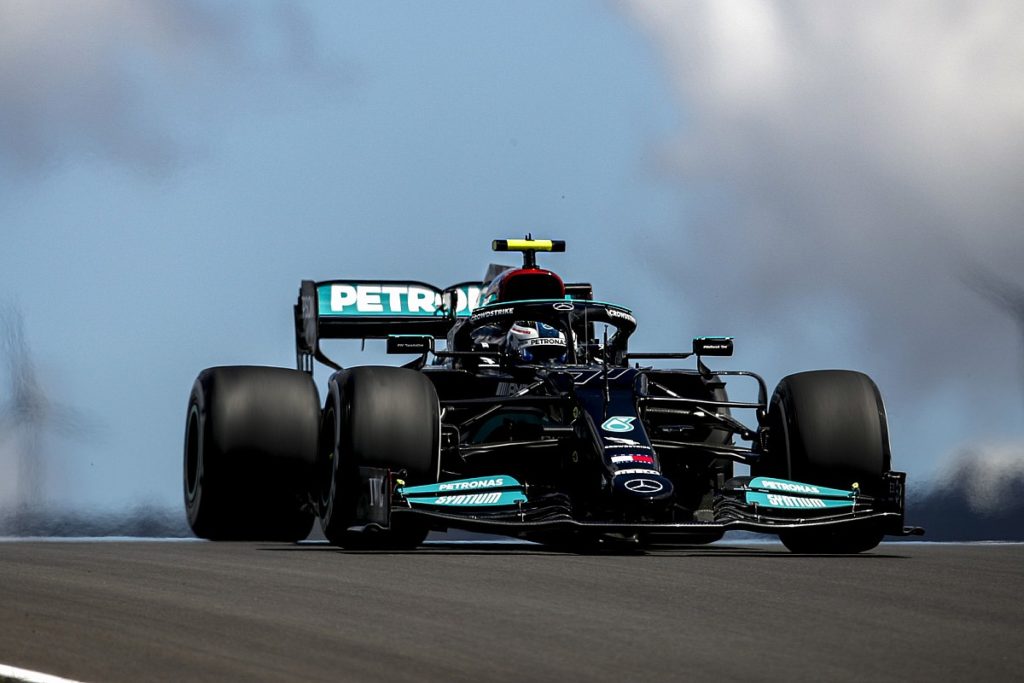 mercedes seems to be the fastest car at portimao as red bull lose advantage