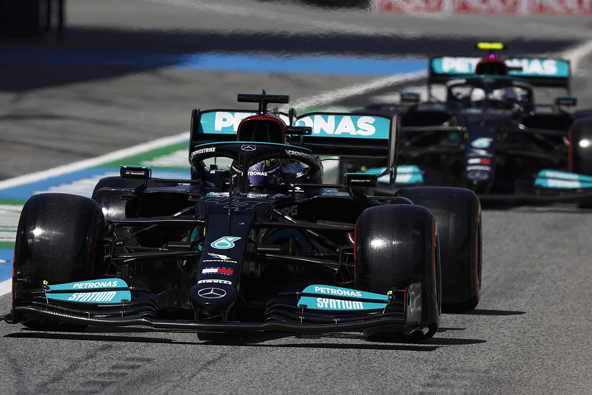 Bottas deliberately defied team orders to let Hamilton through during Spanish GP