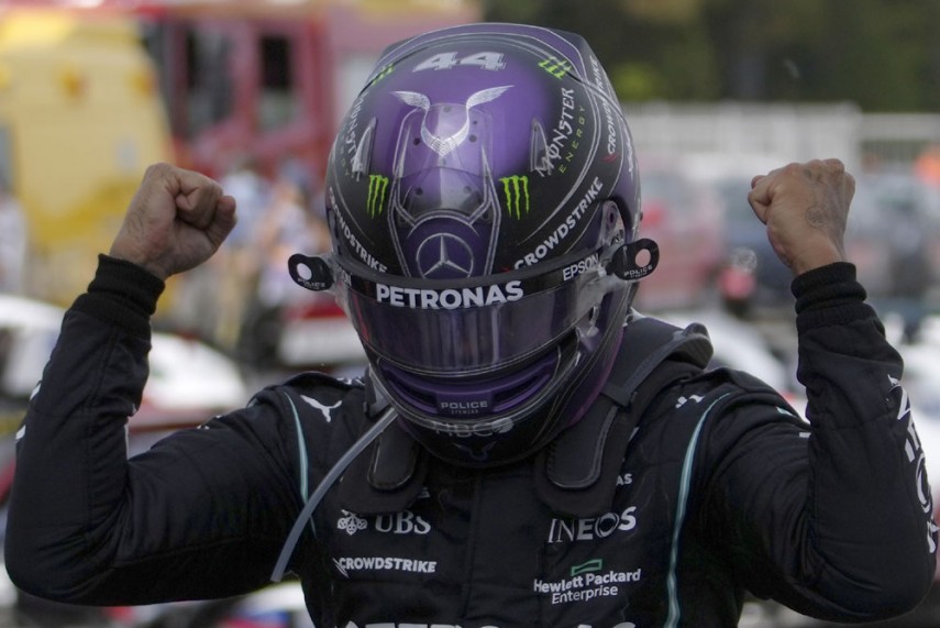 Hamilton wants new Mercedes contract before F1 summer break