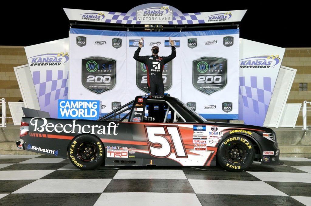 kyle busch wins truck series at kansas speedway
