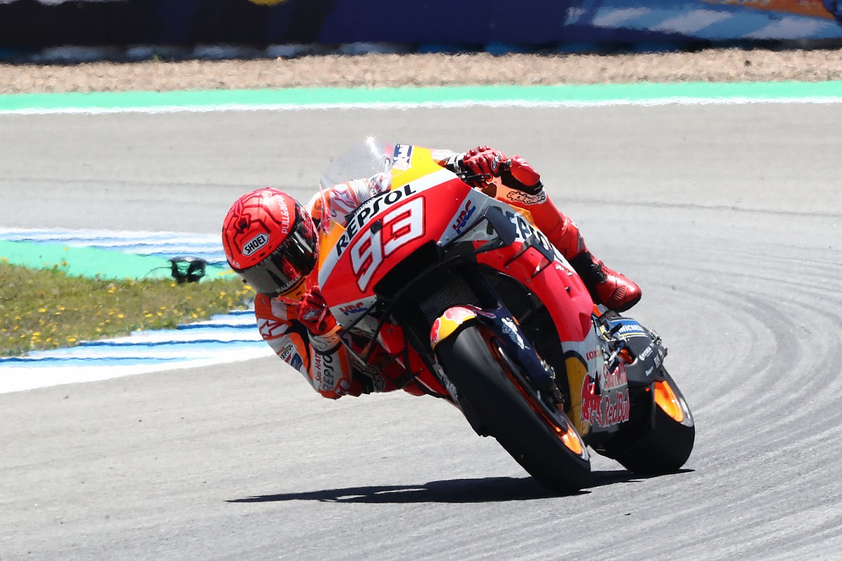 why is arm pump an issue with most motogp riders?