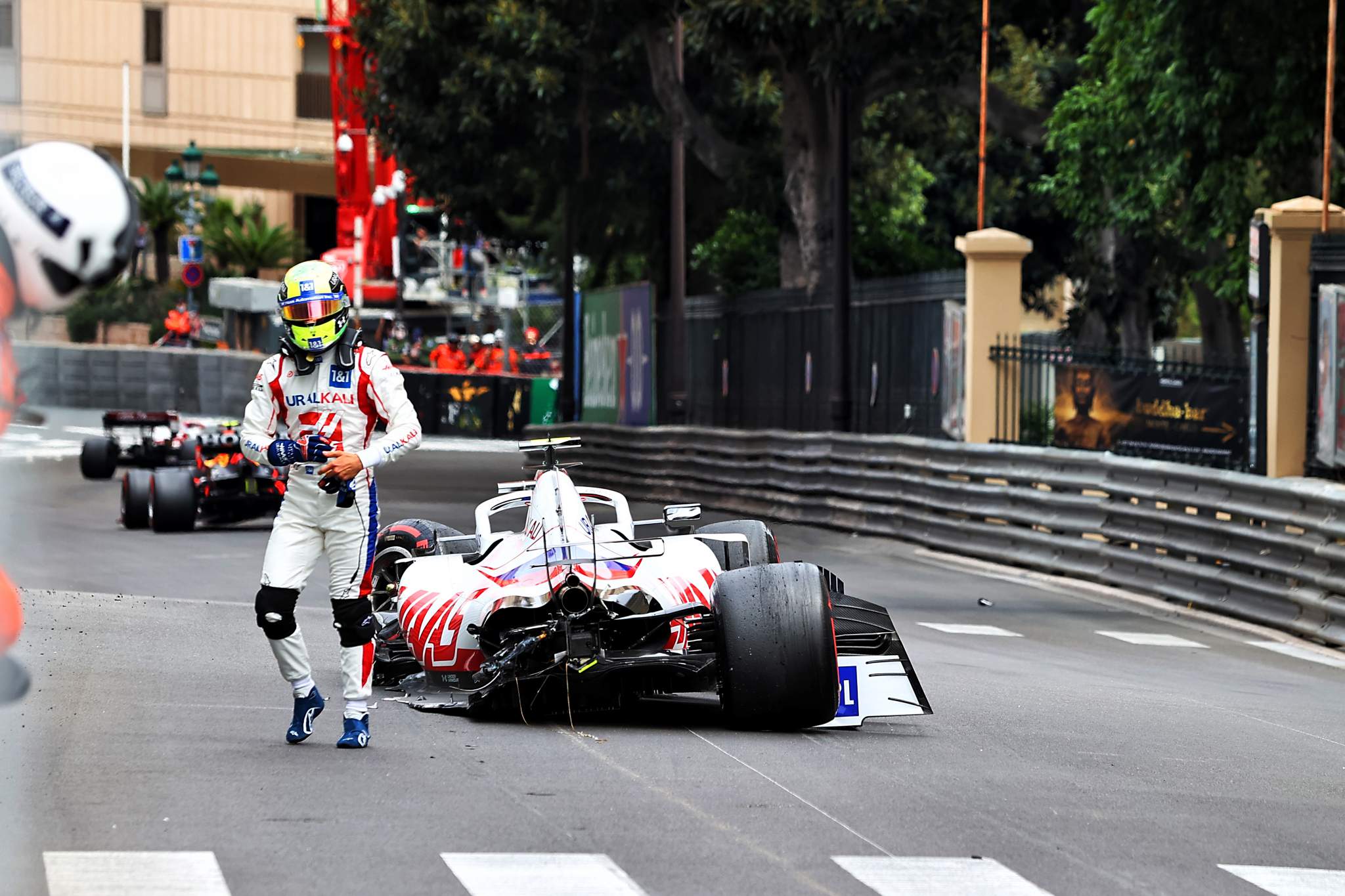 mercedes ready to take strategy risks to another level as hamilton starts seventh in monaco