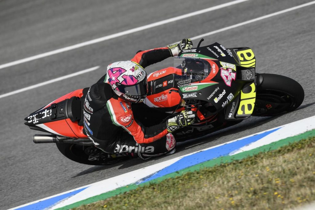 Why is arm pump an issue with most MotoGP riders?