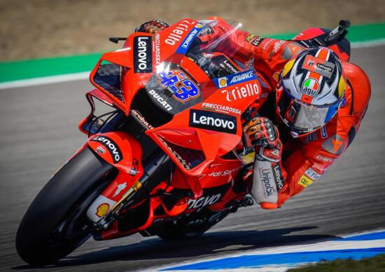 Why is arm pump an issue with most MotoGP riders?