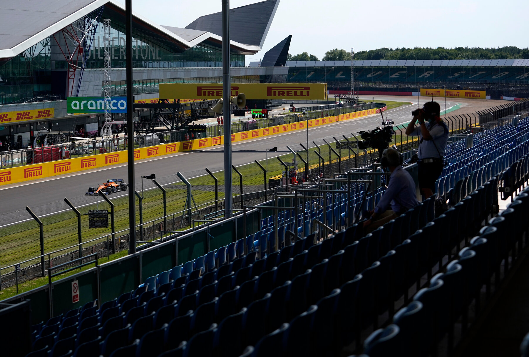 red bull holding talks with ferrari over engine deal