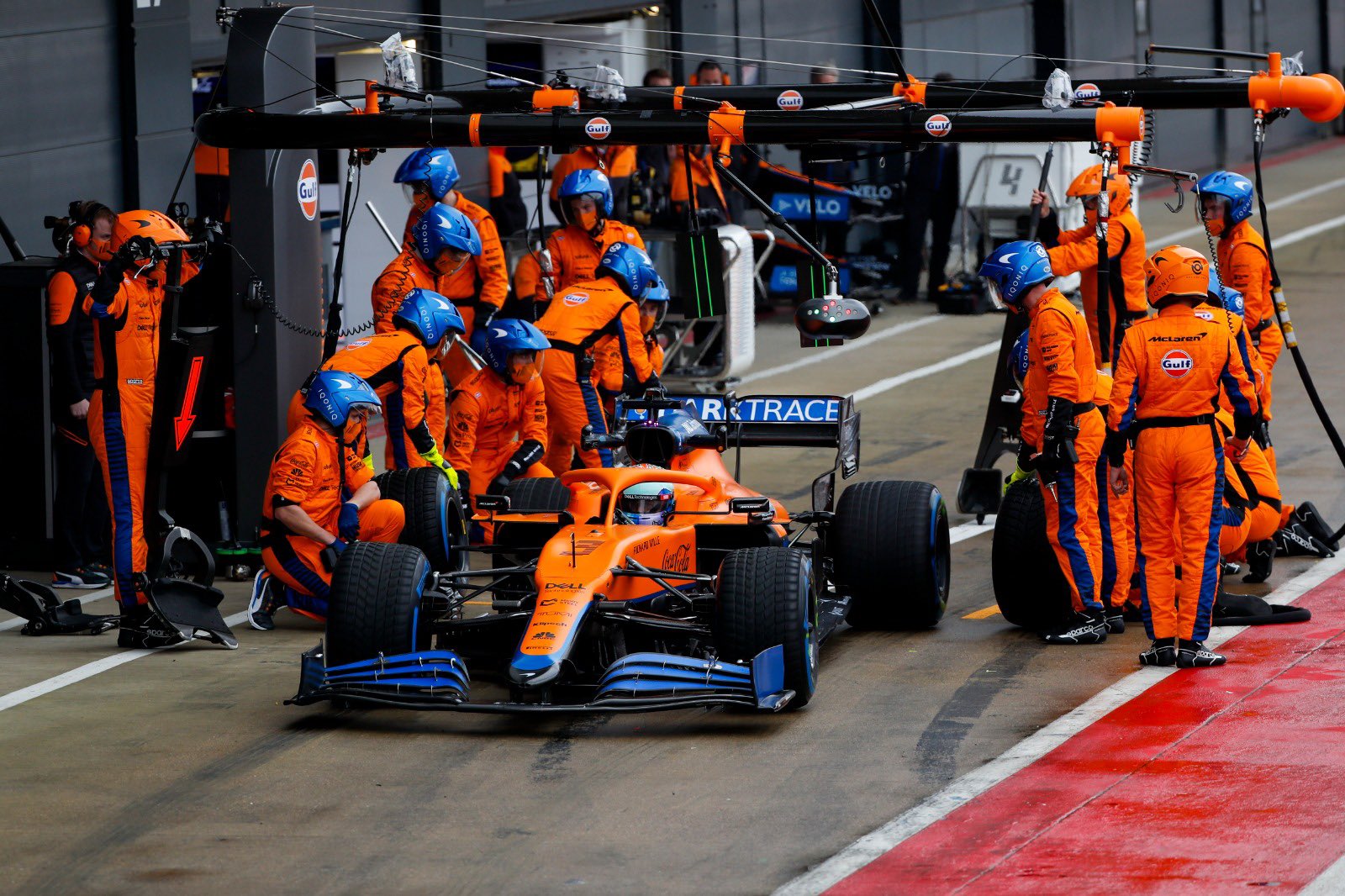 Mclaren not satisfied with Pirelli tyre blow explanation, calls on FIA for transparency