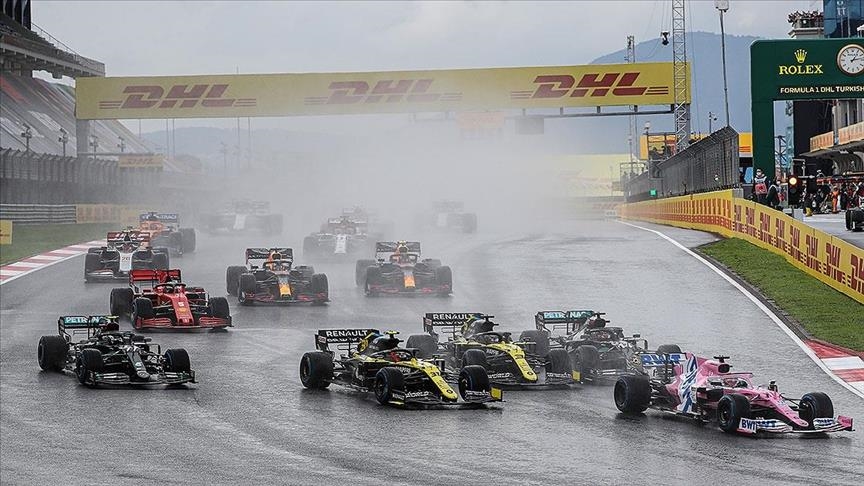 red bull holding talks with ferrari over engine deal