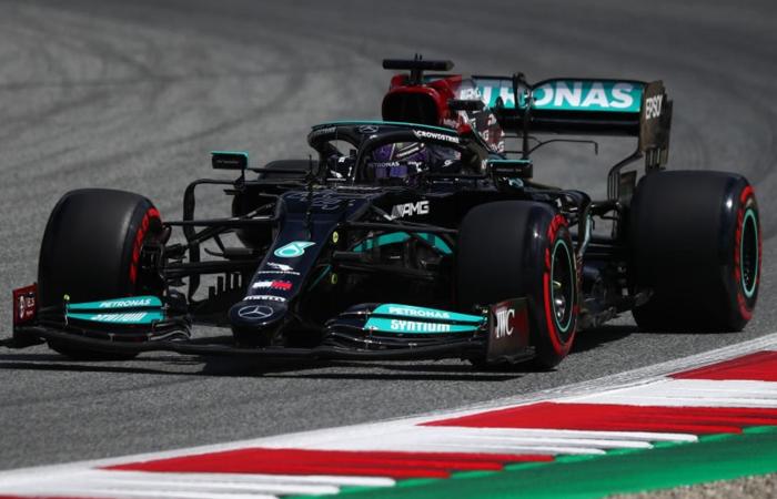red bull holding talks with ferrari over engine deal