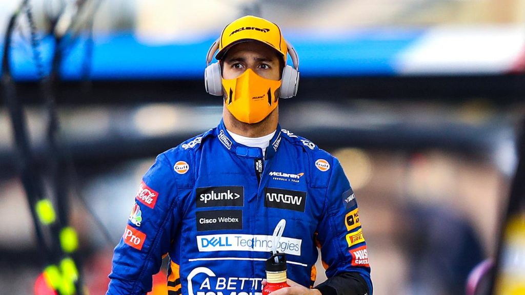 ricciardo reveals his driving style at red bull does not work at mclaren