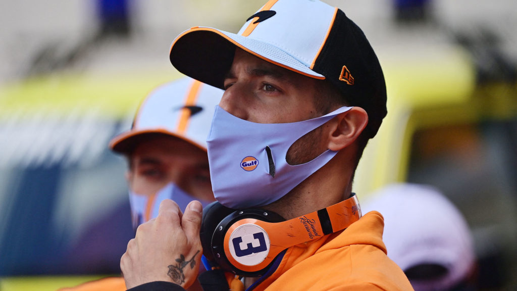 ricciardo wants to try sim racing like norris