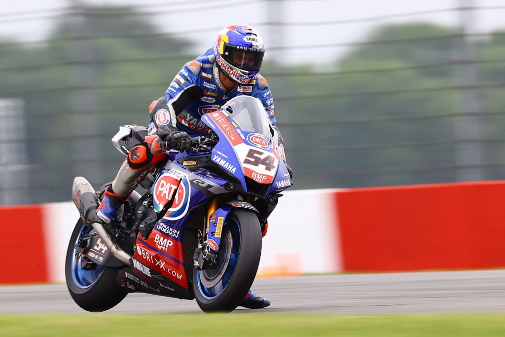 toprak razgatlioglu wins donington wsbk taking championship lead as rea crashes