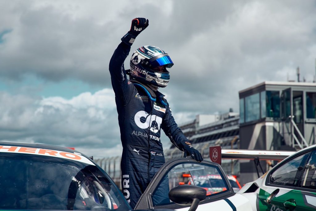 albon takes his first pole and win in dtm
