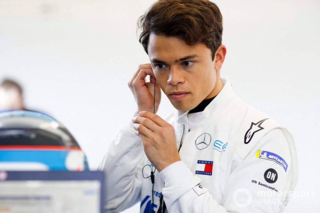 bottas not worried by de vries links to mercedes as reserve driver