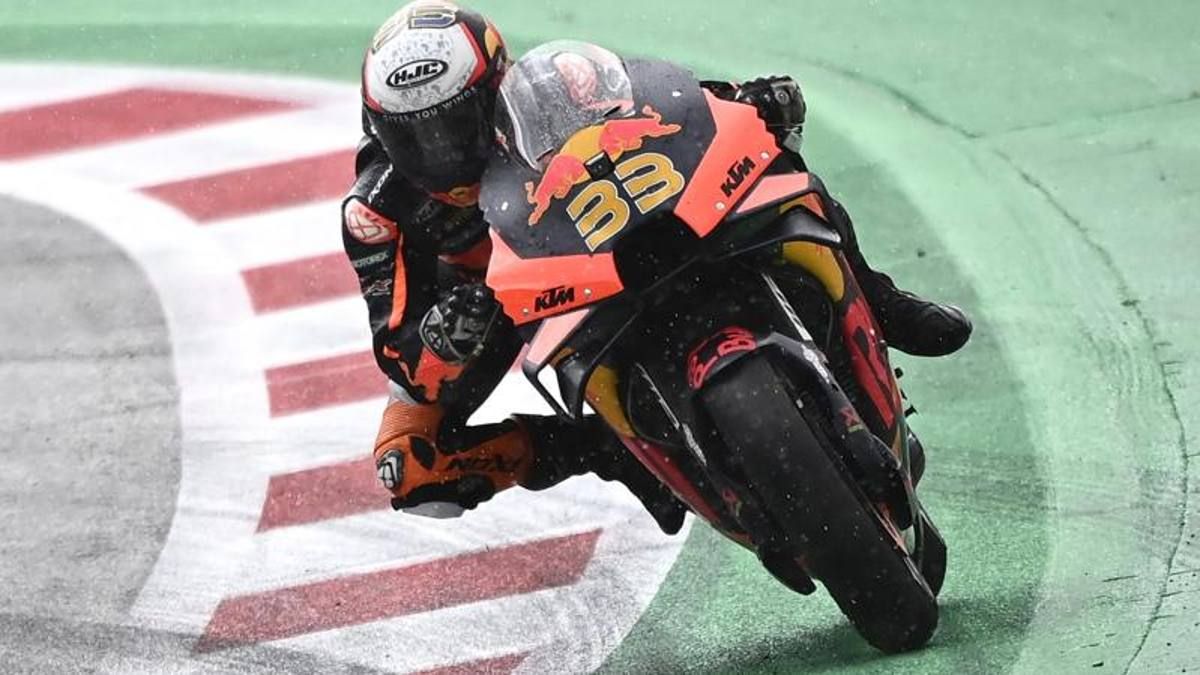 Brad Binder wins wet Austrian MotoGP on slicks