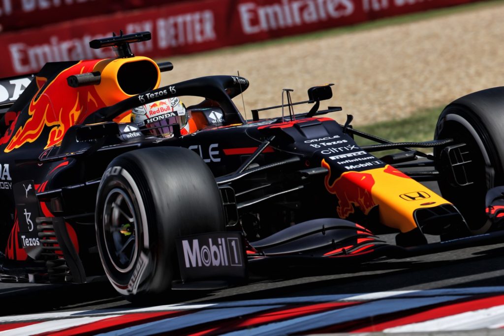 red bull changes verstappen’s power unit in the last minute