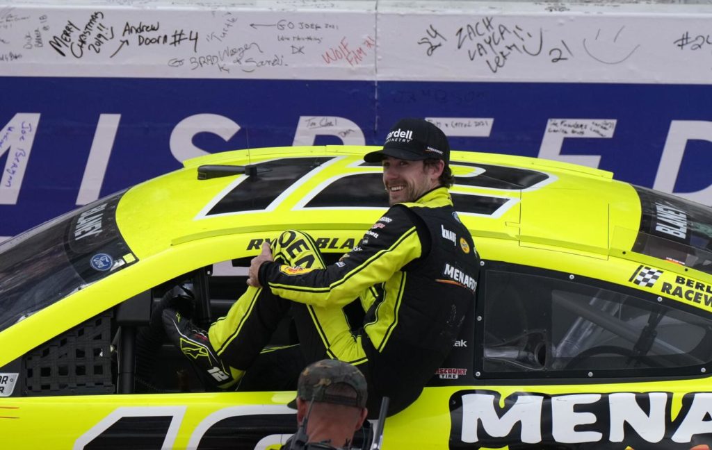 ryan blaney wins firekeepers casino 400 at michigan speedway