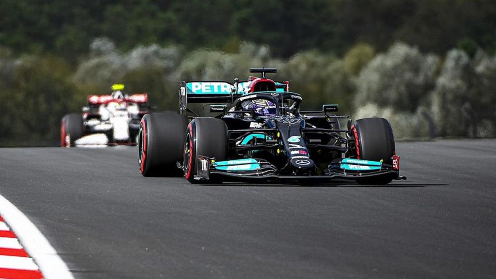 hamilton handed a 10-place grid penalty after internal combustion engine change