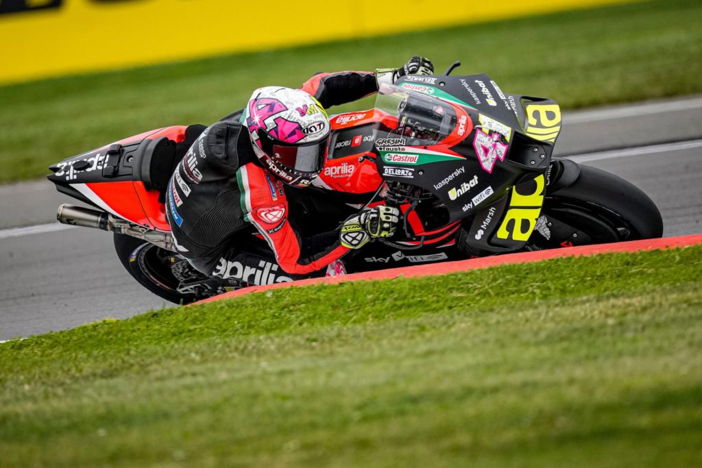 espargaro tops valencia fp3 as brother crashes, rossi gets a q2 spot after finishing 10th