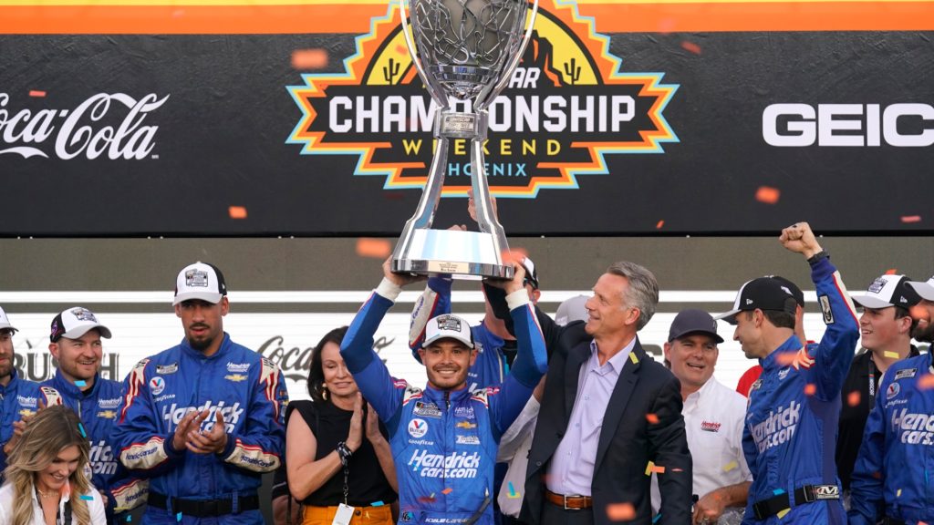 kyle larson secures 2021 nascar cup title after phoenix win