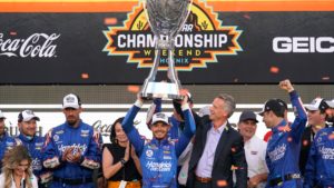 Kyle Larson secures 2021 NASCAR Cup title after Phoenix win