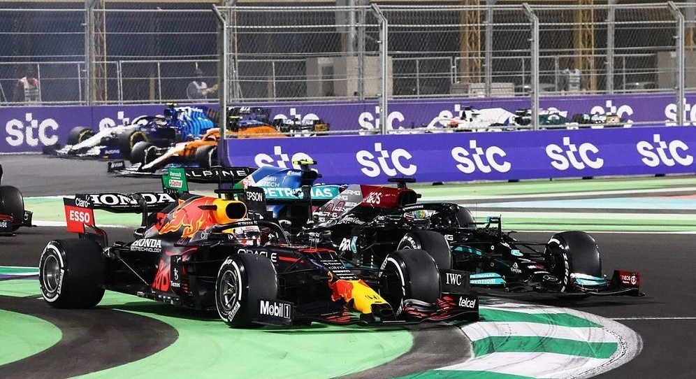 hamilton describes verstappen ‘over the limit’ after saudi arabian gp chaos