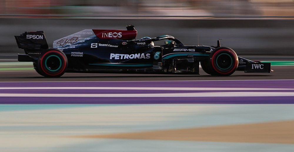 hamilton wins after collision with verstappen in chaotic saudi arabian gp – full race results