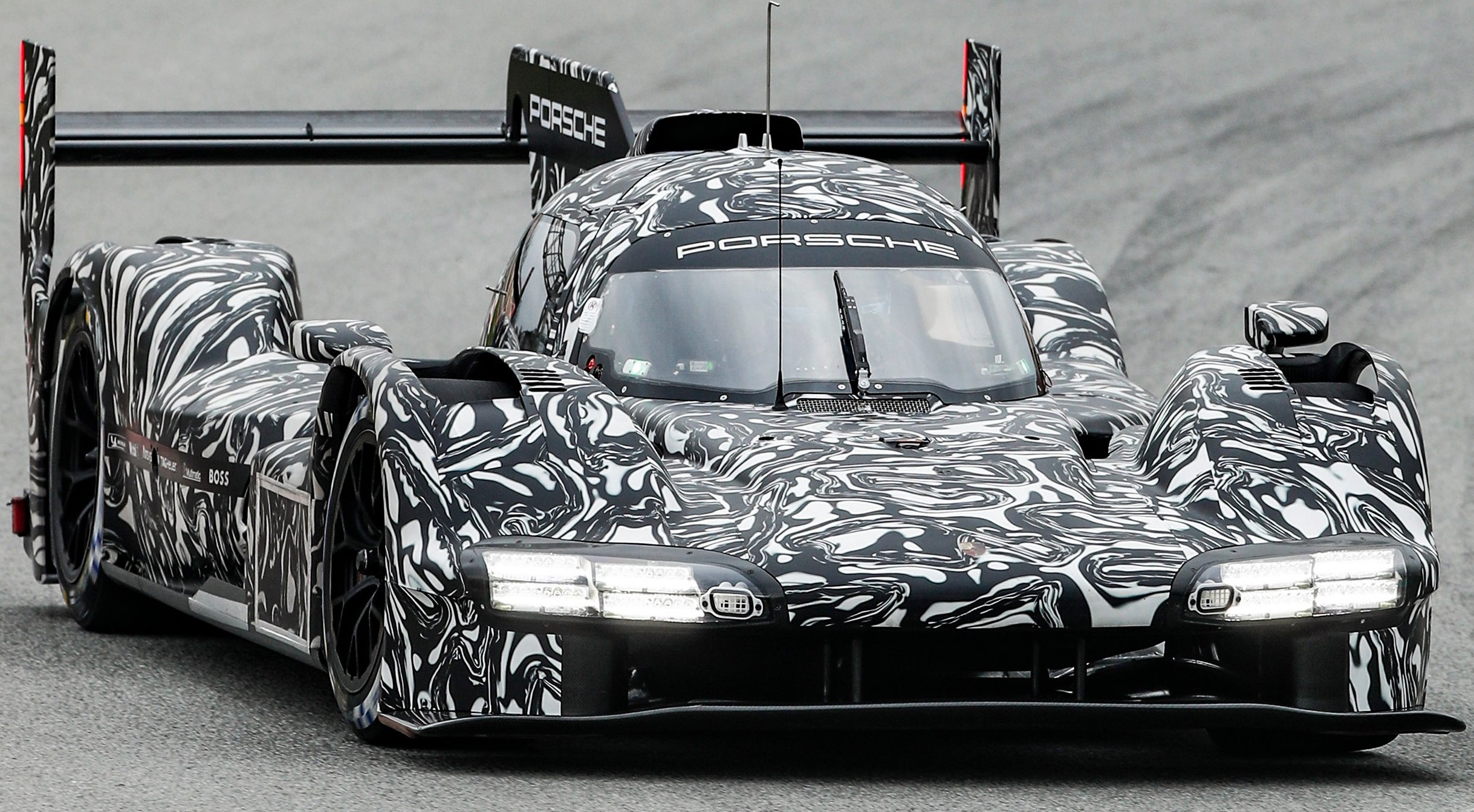 Porsche LMDh completes the first test in Barcelona