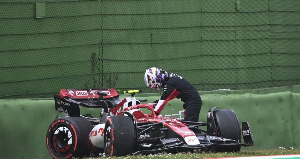 Zhou Guanyu to start Sunday's race from pit-lane