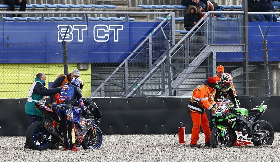 Razgatlioglu blames Rea after both riders crashed in Assen