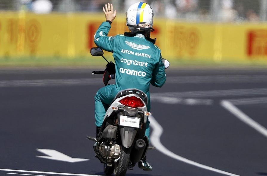Vettel fined €5,000 for riding scooter on Albert Park track