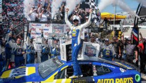 Chase Elliott wins first 2022 Cup race after dominating in Dover