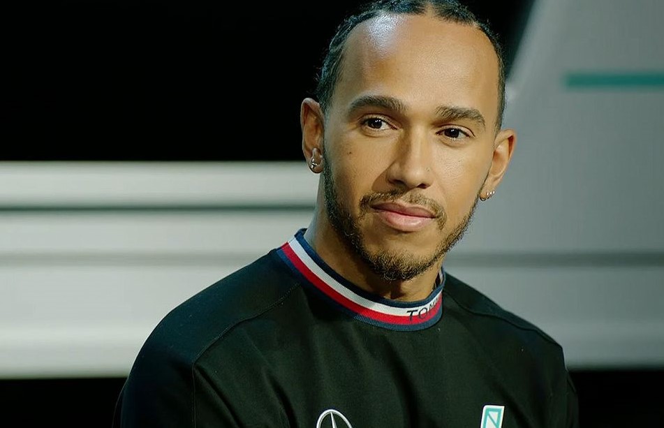 Mercedes deny claims that Hamilton touched a Red Bull car in Spain