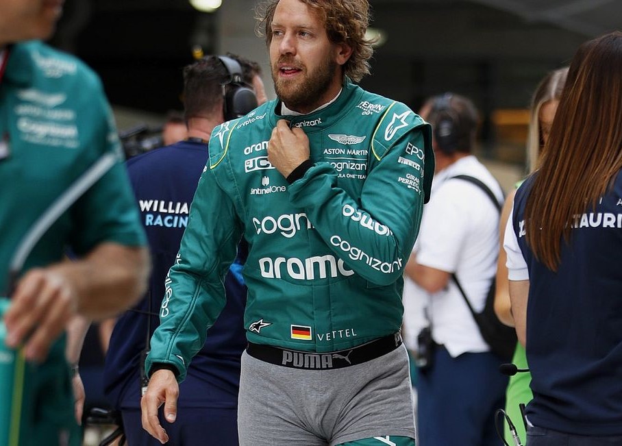 Vettel boycotts F1 ruling on fireproof clothing by stepping out with a grey underwear