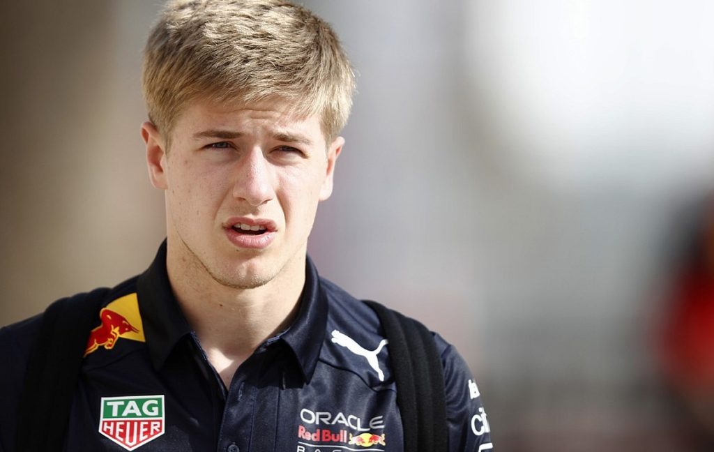 red bull suspends juri vips over racist remarks