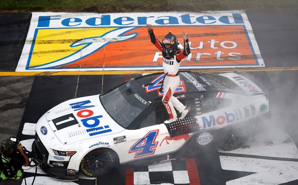 Kevin Harvick takes second consecutive Cup win at Richmond